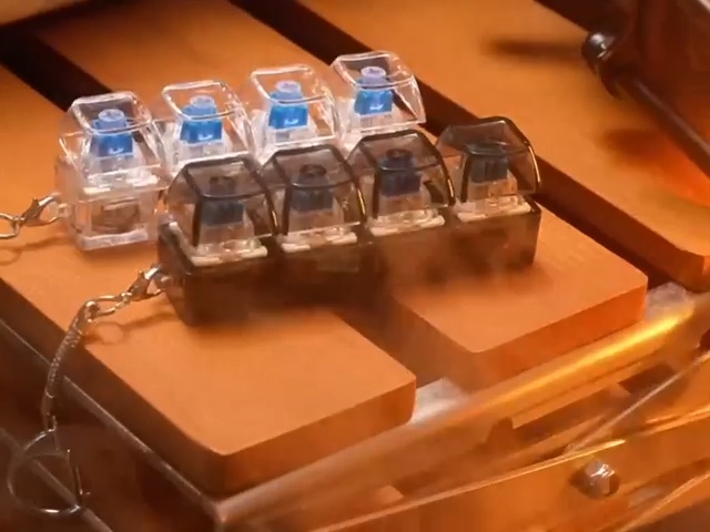 Llavero de teclado antiestrés con luz